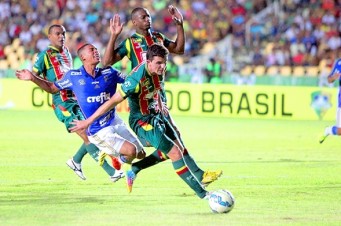Jogo foi duro entre Sampaio e Palmeiras; lances polêmicos para ambos os lados