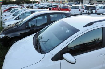 As vendas de autom&oacute;veis e comerciais leves ca&iacute;ram 6,36% em abril 