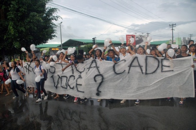 Familiares e amigos protestaram na Cohab