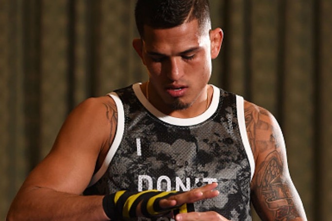Les&atilde;o no ombro impede retorno de Pettis ao oct&oacute;gono ap&oacute;s perda do cintur&atilde;o do peso leve do UFC
