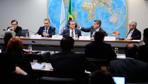 Juc&aacute; (ao microfone) na reuni&atilde;o da CDR nesta quarta-feira