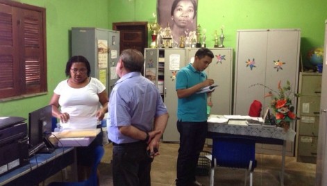 Equipe da Secretaria de Estado da Gestão e Previdência (Segep), da Secretaria de Infraestrutura (Sinfra) em levantamento do patrimônio imobiliário na regional de Bacabal.