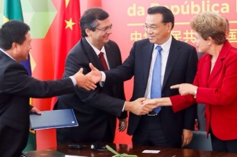 Governador Fl&aacute;vio Dino cumprimenta presidenta Dilma Rousseff e primeiro-ministro chin&ecirc;s, Li Keqiang, cumprimenta empres&aacute;rio que tem interesse em investir no MA