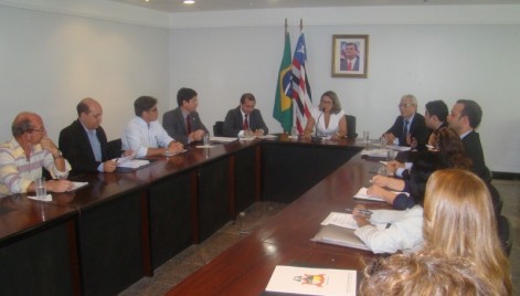 Secretária Cynthia Mota Lima presidiu a reunião com representantes da Agência Fitch Ratings