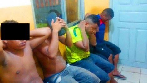 Cinco pessoas, em um VW Gol, de cor branca, assaltaram um coletivo na Vila Maranh&atilde;o
