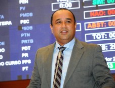 Crise do PMDB volta &agrave; tona e mais uma vez os deputados Roberto Costa e Andrea Murad s&atilde;o protagonista de ros&aacute;rios de acusa&ccedil;&otilde;es tendo como figura central o ex-deputado Ricardo Murad