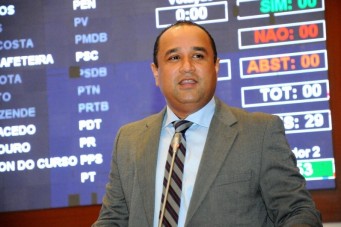 Crise do PMDB volta &agrave; tona e mais uma vez os deputados Roberto Costa e Andrea Murad s&atilde;o protagonista de ros&aacute;rios de acusa&ccedil;&otilde;es tendo como figura central o ex-deputado Ricardo Murad