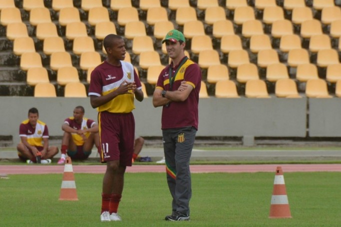 Gil Mineiro diz que seu desejo é ficar no Sampaio