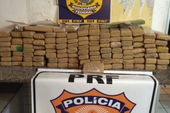 Policia rodovi&aacute;ria Federal fez a apreens&atilde;o de 110kg de maconha prensada que estava sendo transportada por um casal em &ocirc;nibus de turismo
