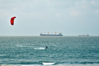 Kitesurf na Praia São Marcos.