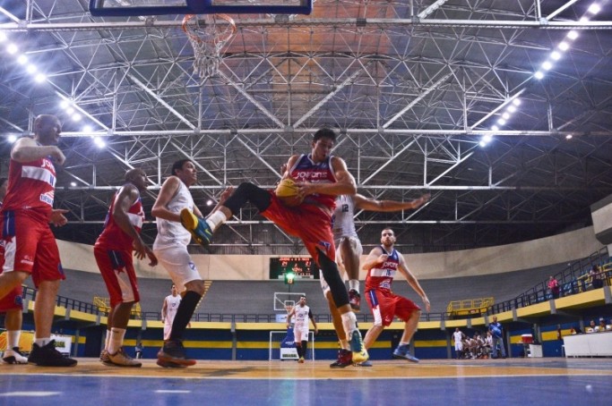 Copa Norte de Basquete - Jovens Maranhenses x Gr&ecirc;mio 8 de Maio, Gin&aacute;sio Castelinho.