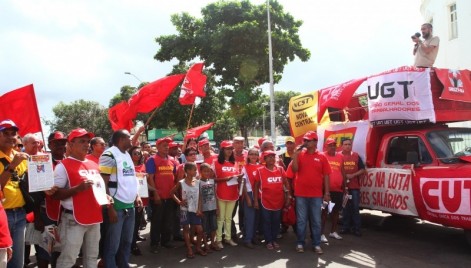 Paraliza&ccedil;&atilde;o Nacional faz ato de protesto na pra&ccedil;a Deodoro 