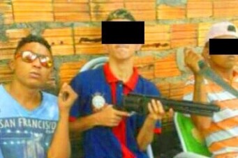 Quatro suspeitos de portar arma de fogo são presos