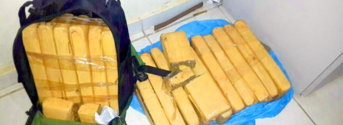 Adolescente &eacute; detido com 13 kg de maconha 