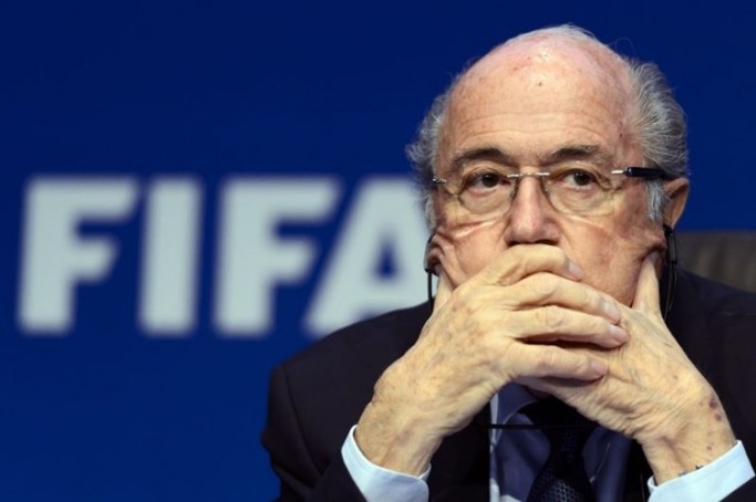 Ap&oacute;s cinco mandatos consecutivos, Blatter renuncia &agrave; presid&ecirc;ncia da Fifa
