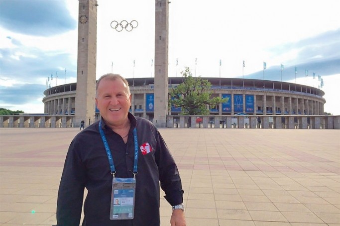 Zico postou foto em frente ao Estádio Olímpico, em Berlim, onde acompanhará a final da Liga dos Campeões