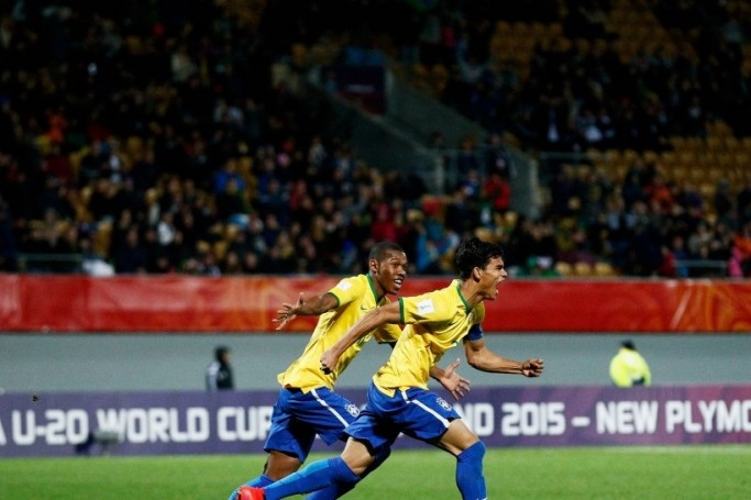 Brasil passa pela Hungria, e vence por 2 a 1