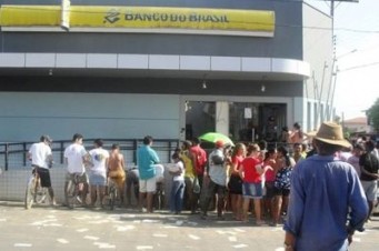 Bando assalta agência bancária em Parnarama