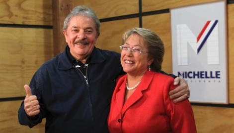 O ex-presidente brasileiro Luiz In&aacute;cio Lula da Silva e a presidente do Chile, Michelle Bachelet,