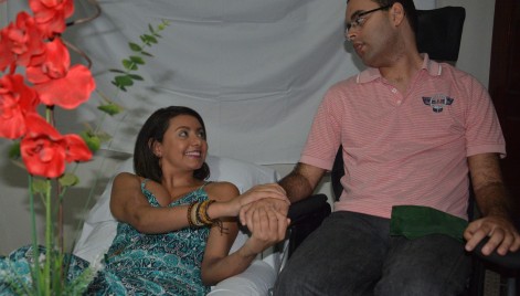 Victor foi at&eacute; a casa de Fabiana para conhec&ecirc;-la e l&aacute; declarou seu amor  