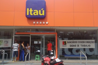O sistema da ag&ecirc;ncia estava fora do ar durante e criou indigna&ccedil;&atilde;o nos clientes