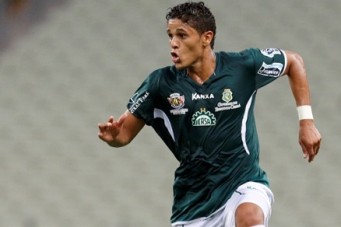 Sampaio acertou a contrata&ccedil;&atilde;o do atacante Vanger