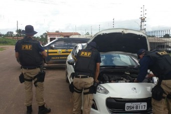 Veículo roubado em Fortaleza é recuperado na BR 316 