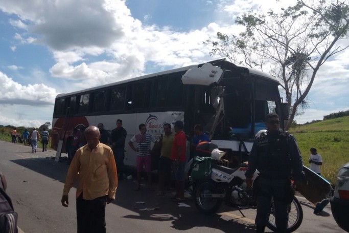 Grave acidente deixa duas pessoas mortas na BR-226