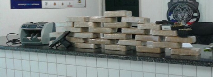 Seic prende 06 suspeitos, apreende 25 kg de crack e uma pistola 9 mm
