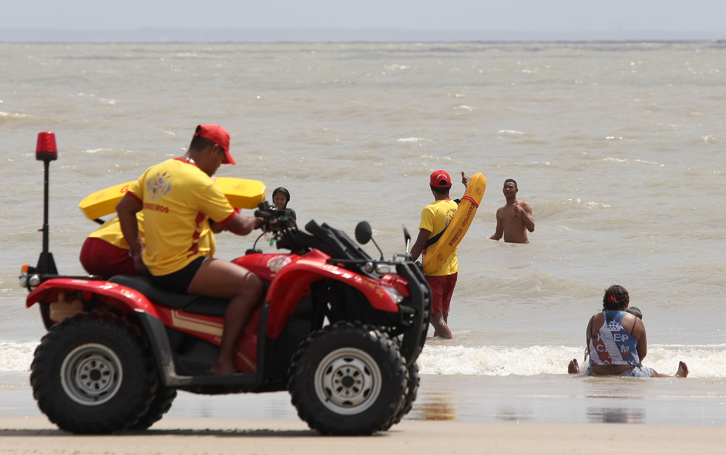 Resultado de imagem para operação do corpo de bombeiro nas praias de São luís