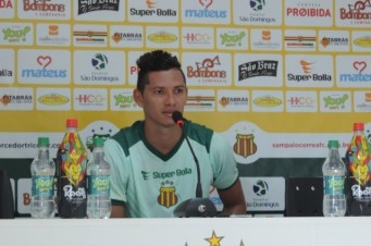 L&eacute;o Cond&eacute; deve escalar D&eacute; e Rog&eacute;rio no meio-campo