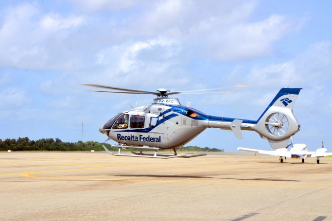 Início da Operação Telhado de Vidro: Helicóptero da Divisão de Operações Aéreas da Receita Federal