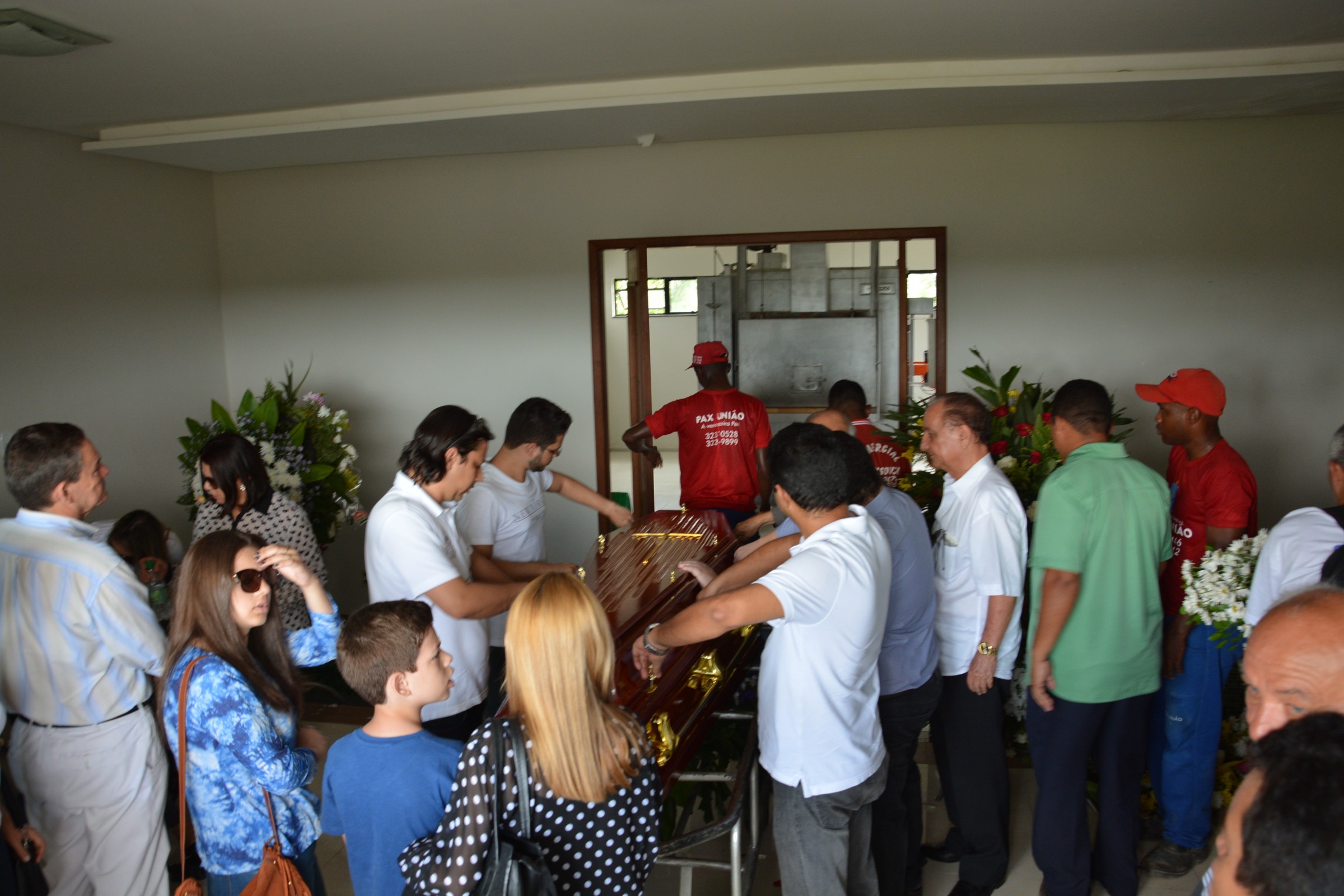 Corpo de Herbert Fontenele no crematório da Pax União