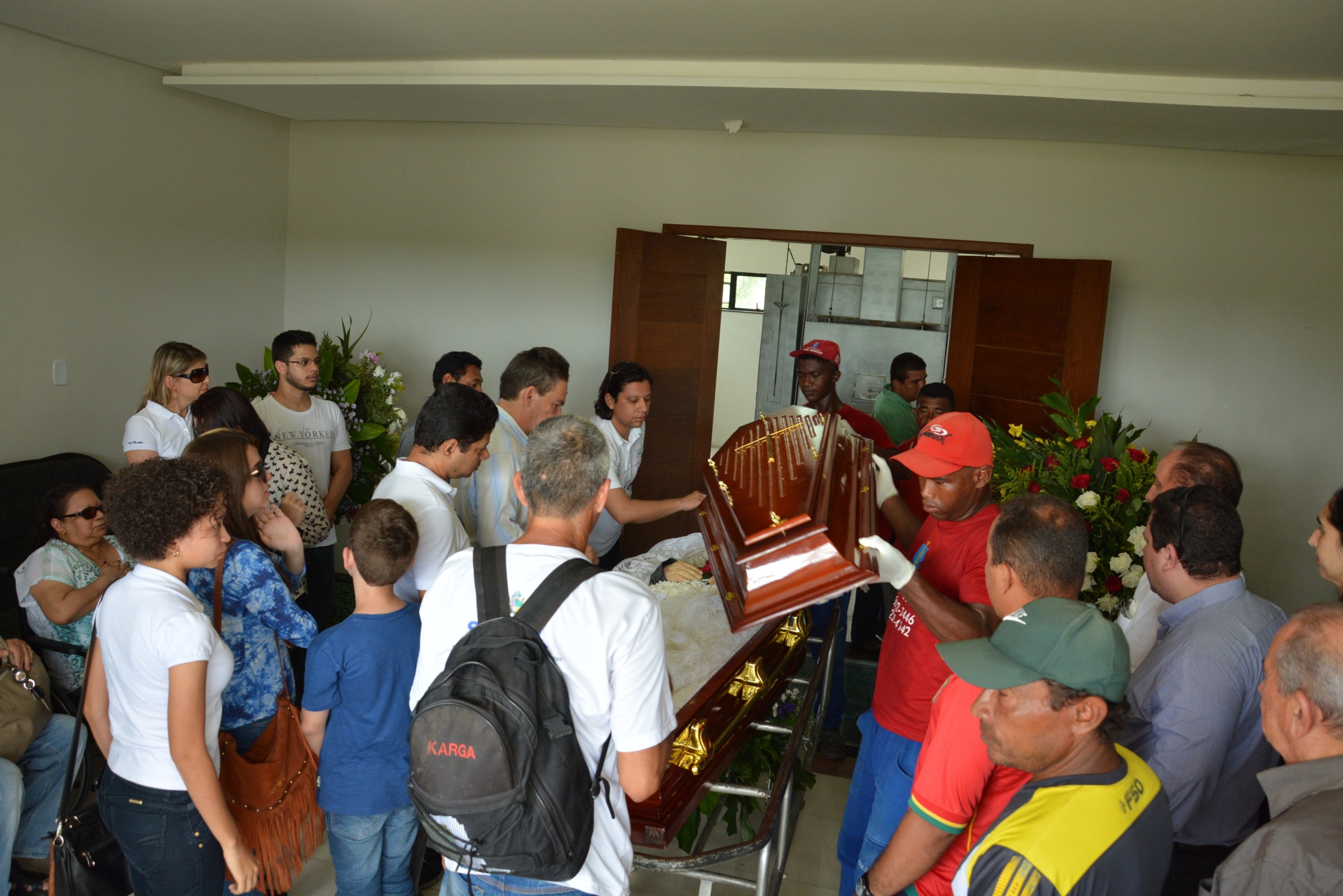 Corpo de Herbeth Fontinele no crematório da Pax União