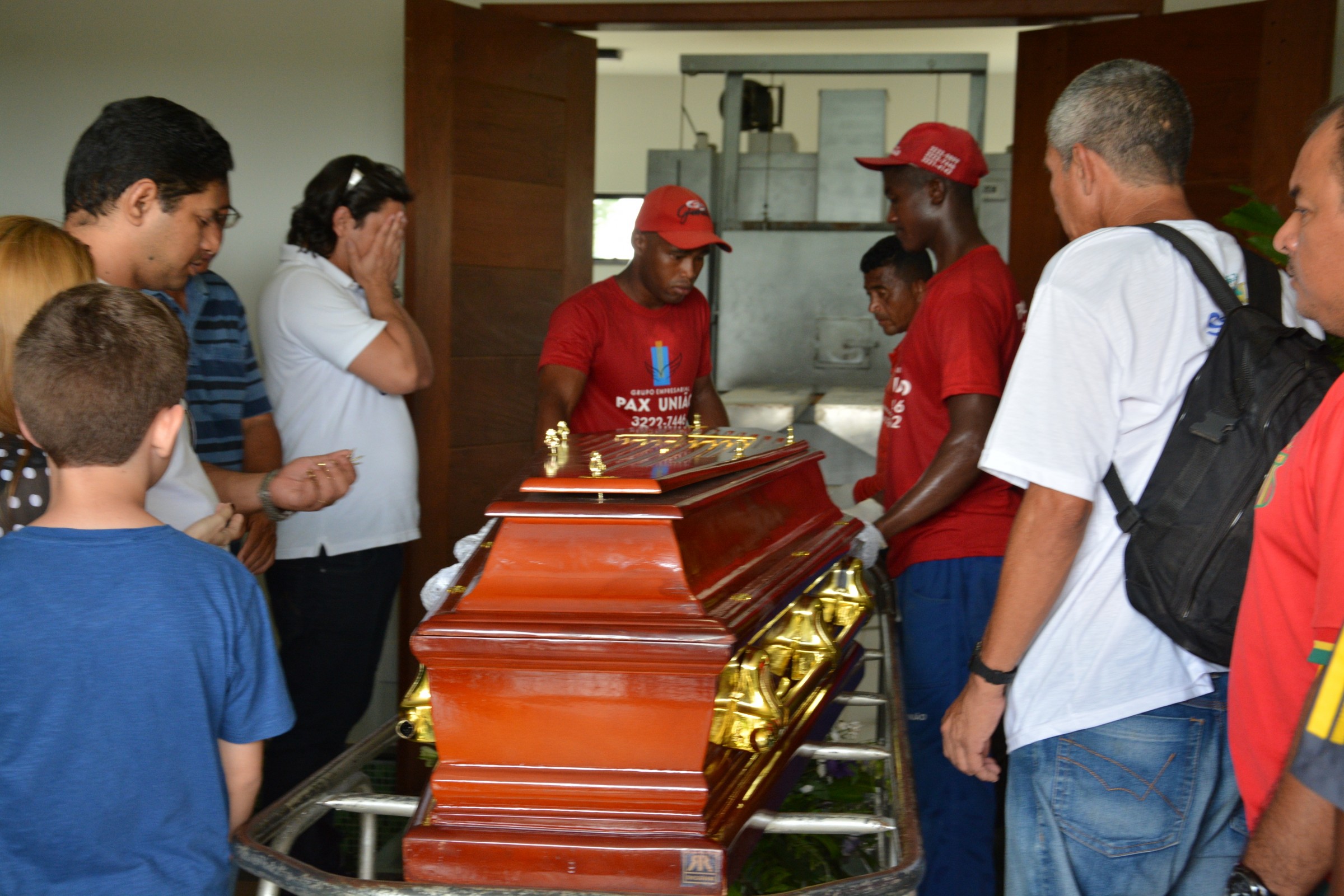 Corpo de Herbert Fontenele no crematório da Pax União