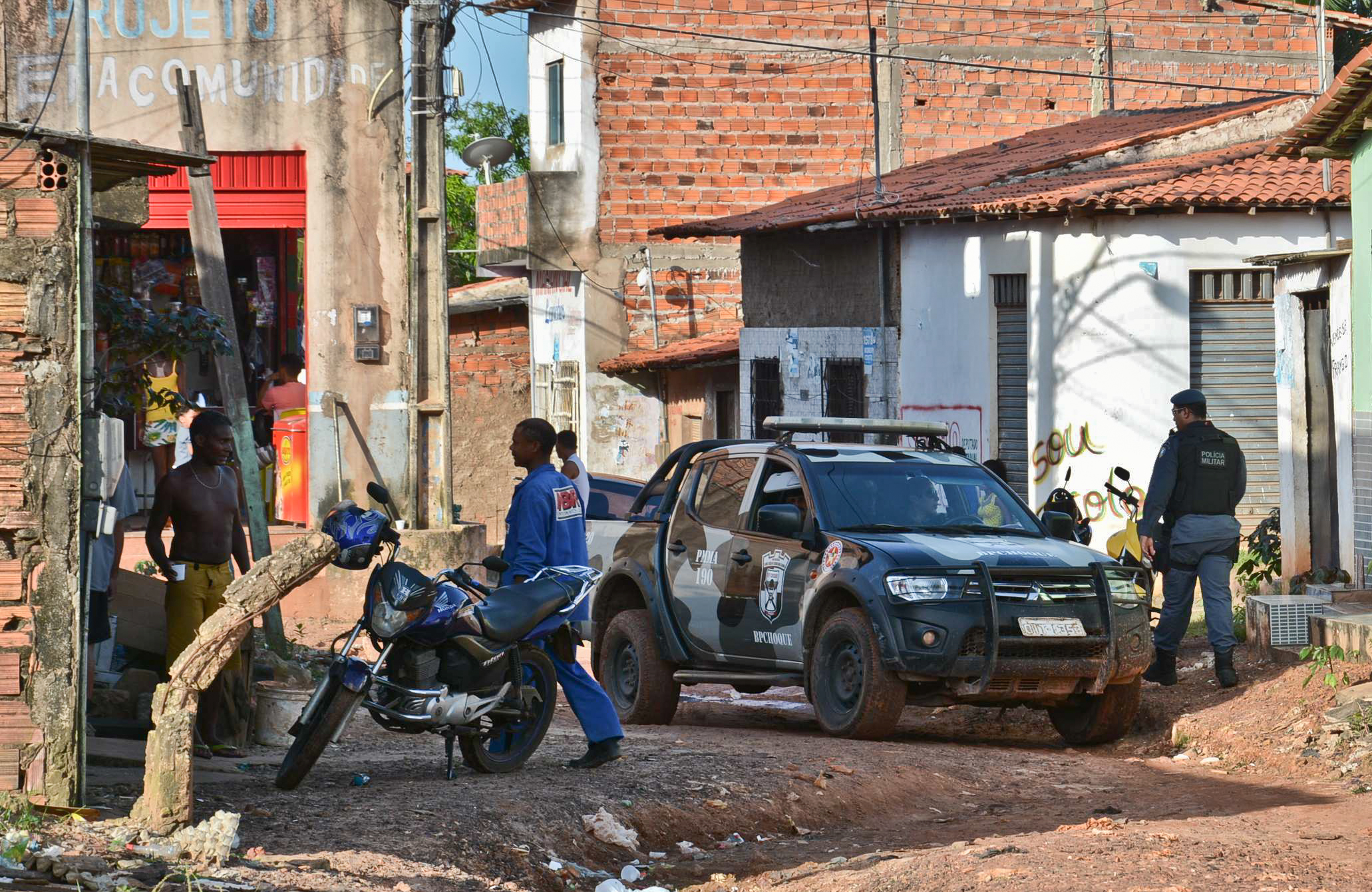 Devido à onda de violência no bairro (Vila Natal) Coroadinho, policiamento é reforçado.