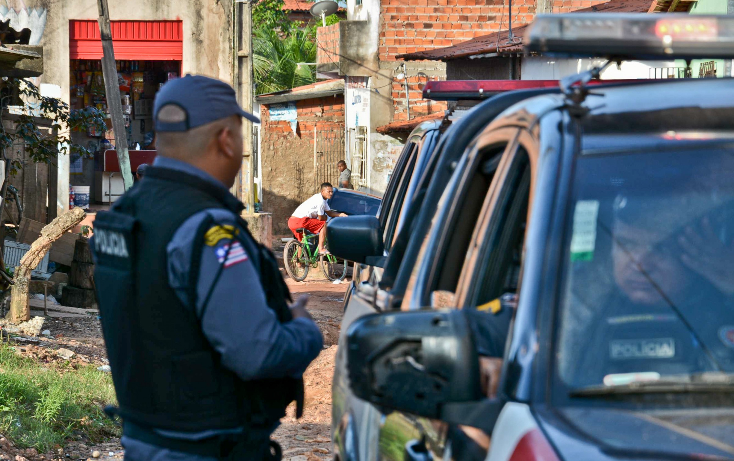 Devido à onda de violência no bairro (Vila Natal) Coroadinho, policiamento é reforçado.