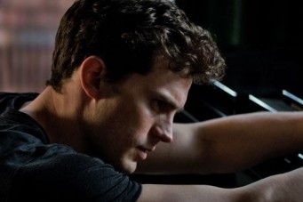 O sedutor Christian Grey, vivido por Jamie Dornan nos cinemas, &eacute; o narrador na nova obra da saga