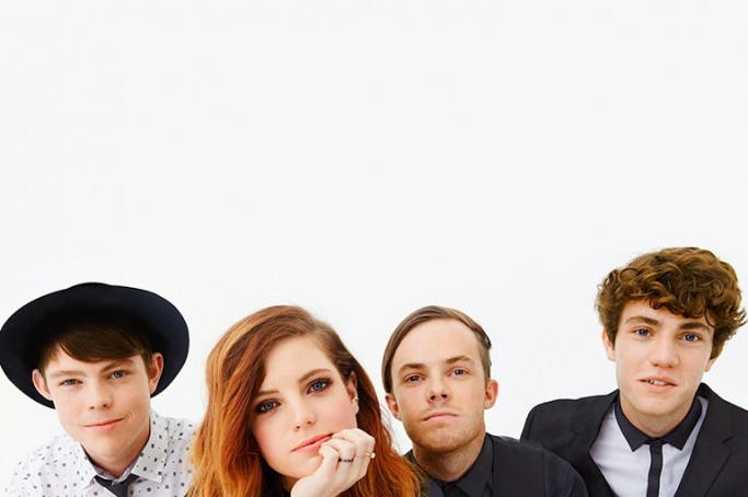 O grupo Echosmith, comandado por Sydney, &eacute; formado pelos os irm&atilde;os Graham (bateria), Noah (baixo), Jaime (guitarra)  