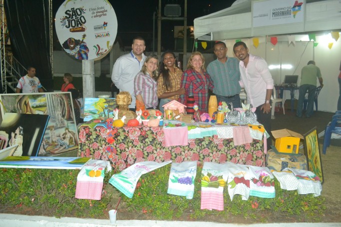 Equipe da Sejap apresenta as pe&ccedil;as de artesanato produzidas pelos detentos