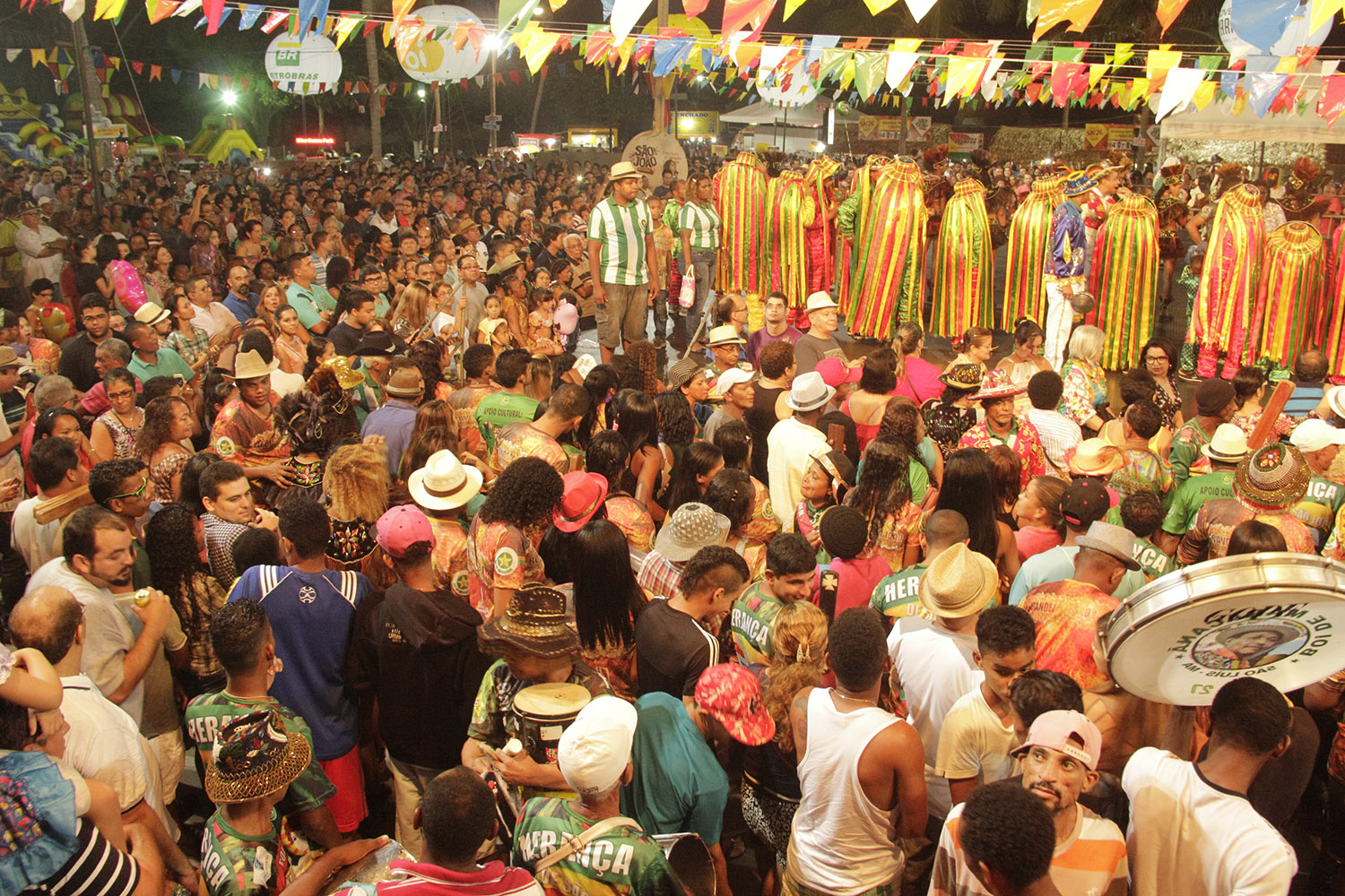 Boi de Maracanã no arraial do Ipem, uma das atrações que arrastou multidões no domingo