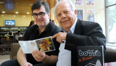 O produtor Marcelo Froes e o m&uacute;sico C&eacute;lio Balona, que tem dois de seus discos dos anos 1960 inclu&iacute;dos em caixa