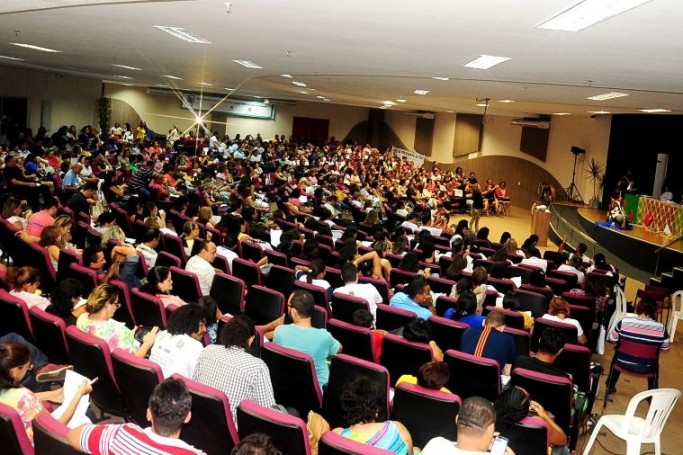 Semin&aacute;rio re&uacute;ne profissionais da educa&ccedil;&atilde;o dos 217 munic&iacute;pios