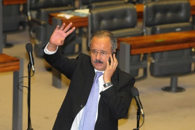 Deputado Vicente C&acirc;ndido (PT-SP) foi um dos que trabalharam por mudan&ccedil;as de &uacute;ltima hora