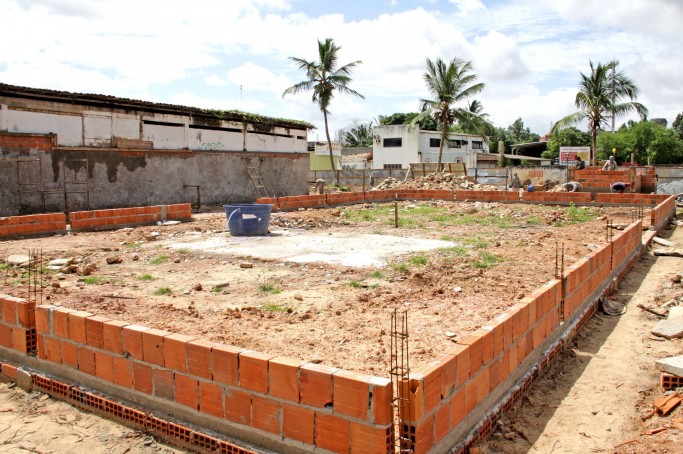 Prefeitura executa obra para transformar Pra&ccedil;a do Pescador em espa&ccedil;o de lazer