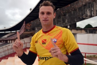 Goleiro Alencar Ba&uacute;