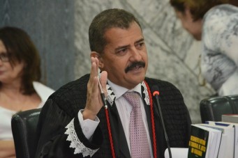 O relator, desembargador Joaquim Figueiredo, afirmou que a lei cerceou indevidamente a utilização da coisa pública 
