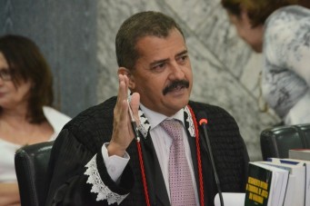 O relator, desembargador Joaquim Figueiredo, afirmou que a lei cerceou indevidamente a utilização da coisa pública