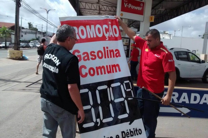 Procon notifica postos para impedir diferencia&ccedil;&atilde;o de pre&ccedil;os entre pagamentos no cart&atilde;o ou em dinheiro