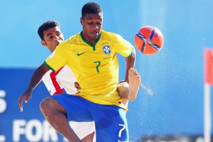 Brasil &eacute; l&iacute;der isolado da Copa Fifa de Beach Soccer